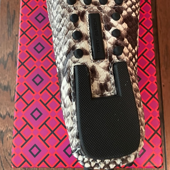 NIB TORY BURCH  KIRA DRIVER STAMPED SNAKE PRINTED LEATHER SZ 7 WARM ROCCIA 977 - Picture 8 of 8
